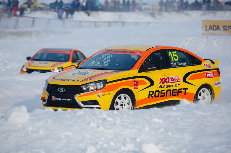 XXI Гонка Чемпионов: зрелищная борьба LADA Vesta на ледовом треке
