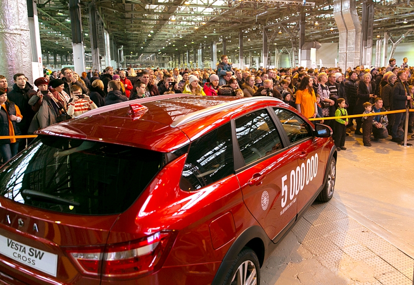 ''LADA Ижевск'' выпустил 5-миллионный автомобиль 10