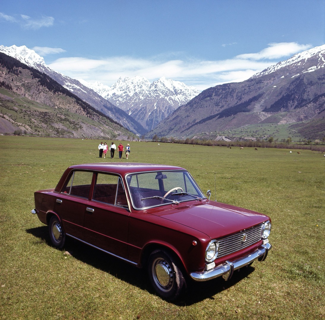 С праздником! С днем рождения Легендарной LADA 2101!