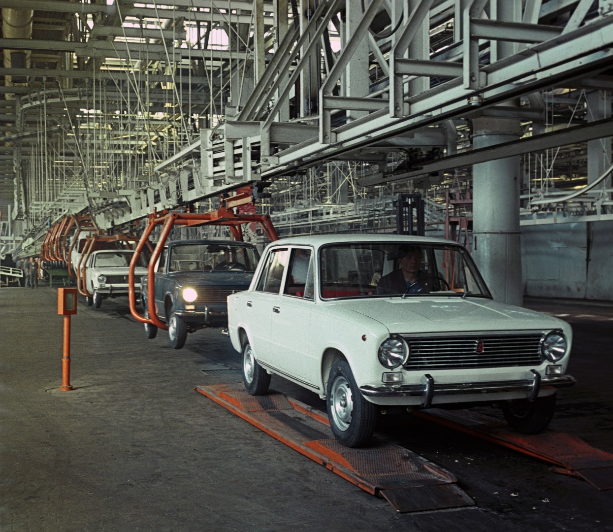 С праздником! С днем рождения Легендарной LADA 2101!