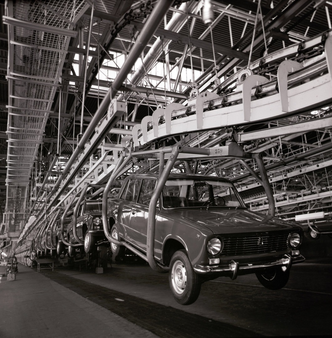 С праздником! С днем рождения Легендарной LADA 2101!