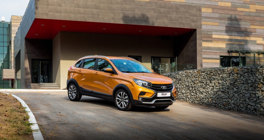 LADA XRAY Cross с автоматической трансмиссией – старт